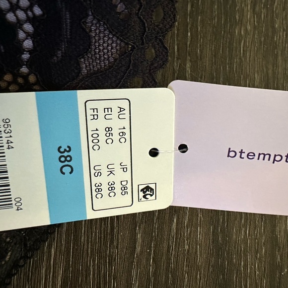 B Tempted lace lined balconette bra. NWT. - Picture 3 of 6